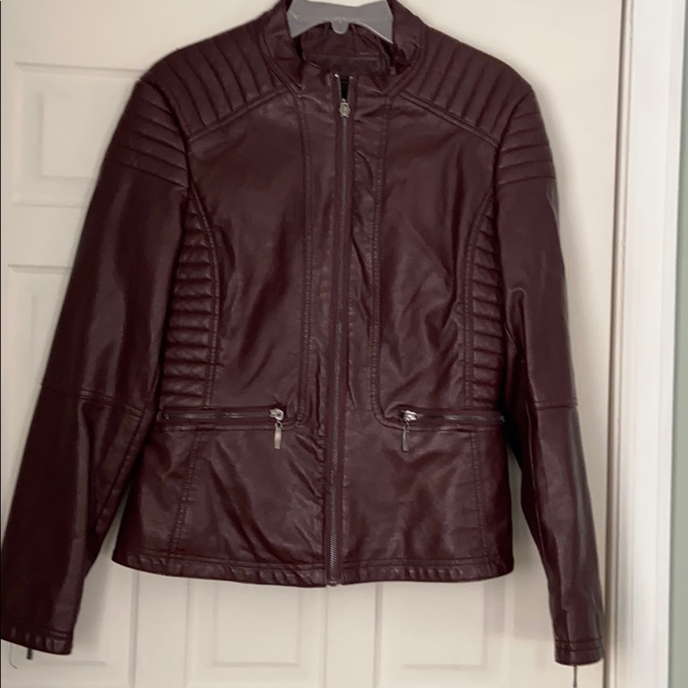 Women’s MSSP large burgundy jacket.
